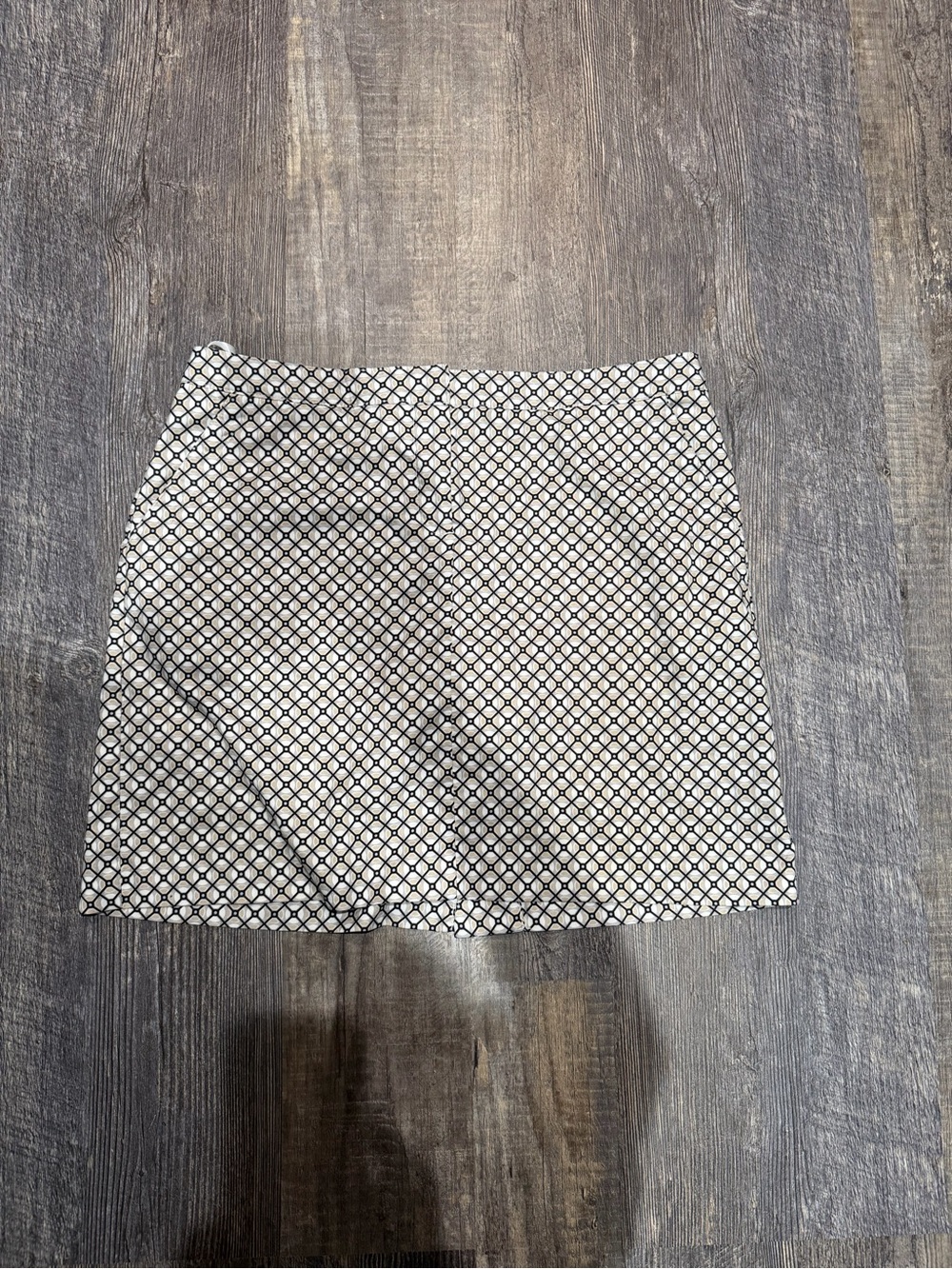 IZOD GOLF Geometric Black & White Mini Skort